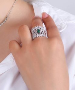 انگشتر نقره با نگین طرح زمرد