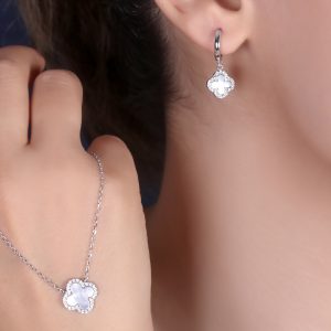 نیمست ونکلیف صدفی با گوشواره حلقه ای