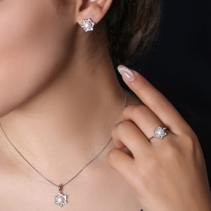 نیمست شکوفه با مروارید طبیعی و گوشواره حلقه ای