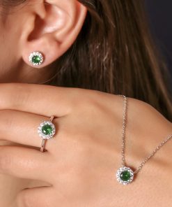 نیمست نگین گرد زمردی