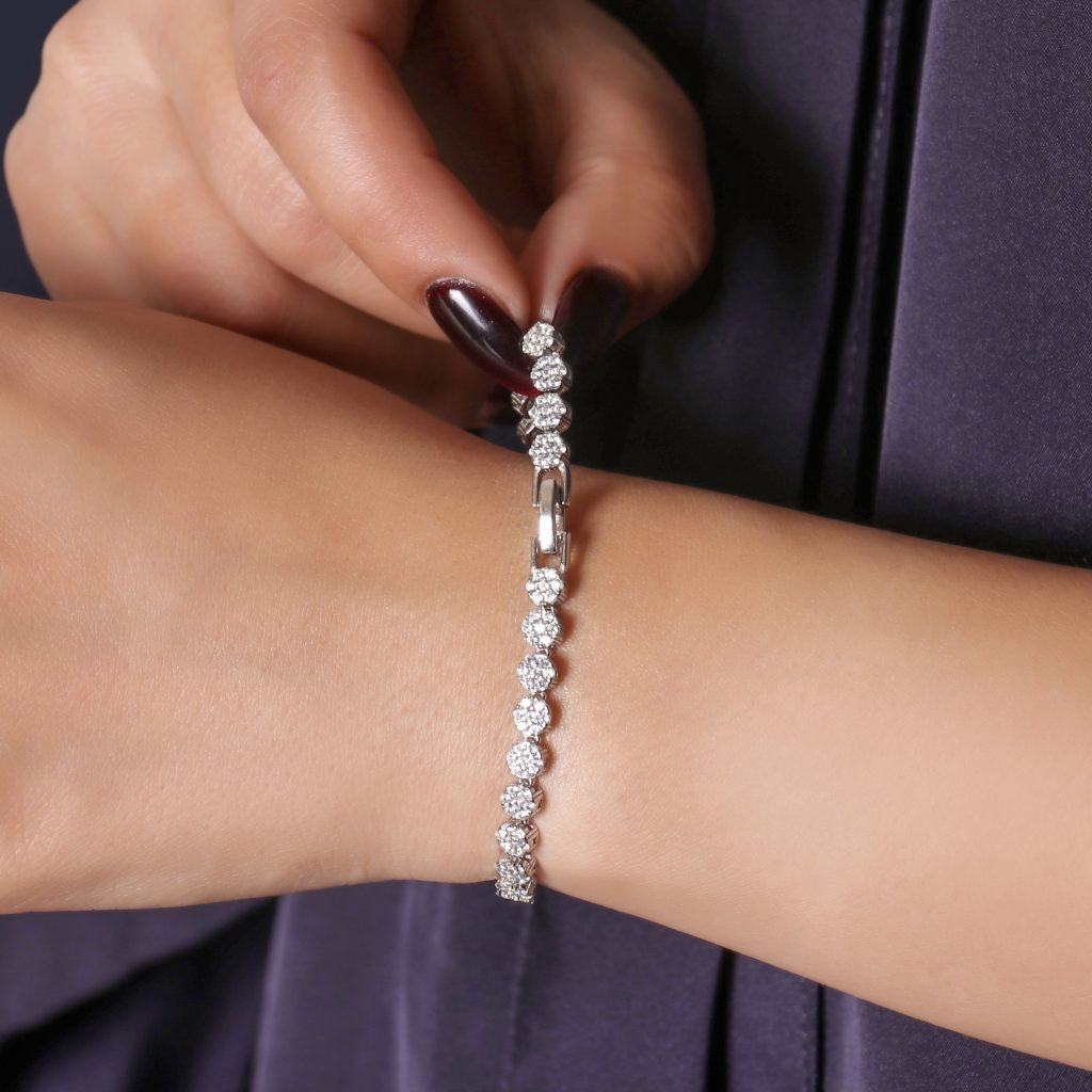 دستبند فلاور سایز متوسط با قفل ساعتی