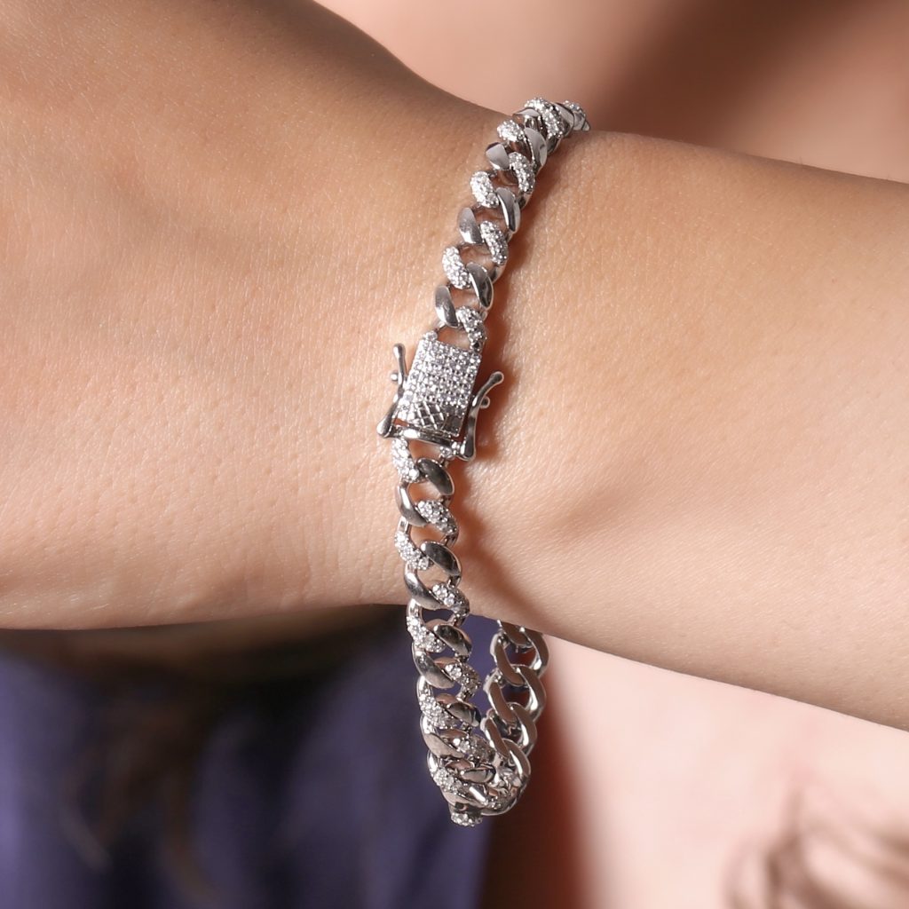 دستبند کارتیه کم نگین با قفل کتابی