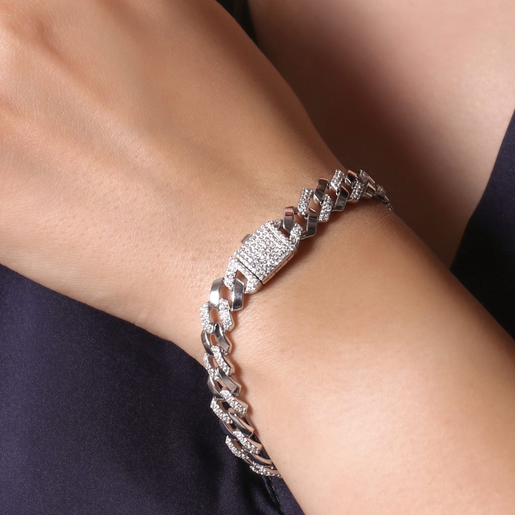 دستبند کارتیه با حلقه های زاویه دار و قفل کتابی