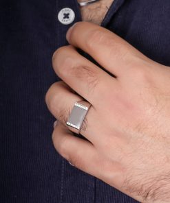 انگشترمردانه صفحه تخت ظریف با نگین در دوطرف