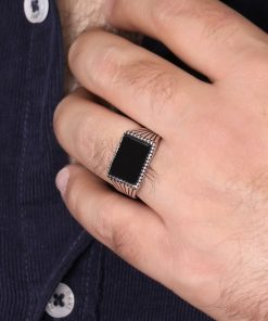 انگشتر مردانه با سنگ انیکس تخت و رکاب ساده شیاردار