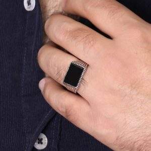 انگشتر مردانه با سنگ انیکس تخت و رکاب ساده شیاردار