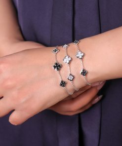 دستبند ونکلیف دور قاب ایینه ای